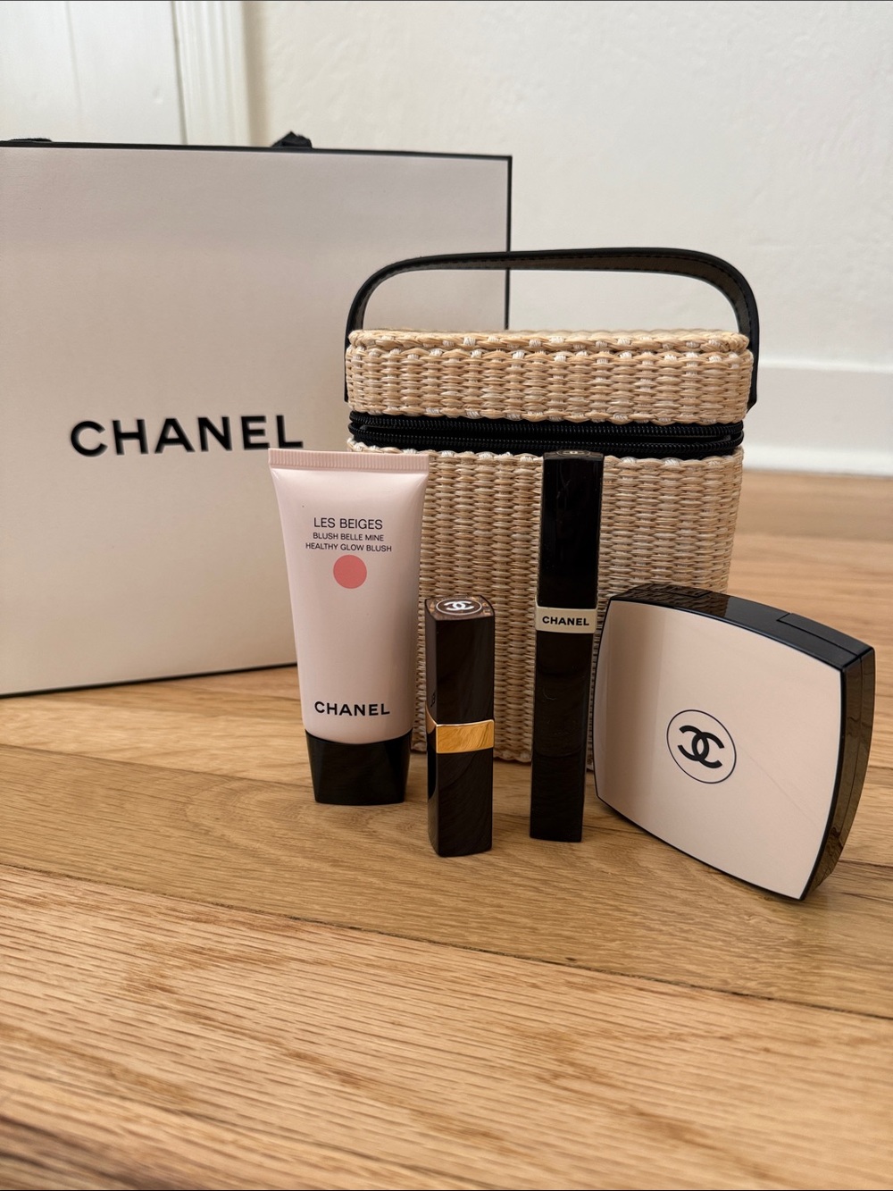 CHANEL NWT Les Beiges Summer set w/ additional Mascara